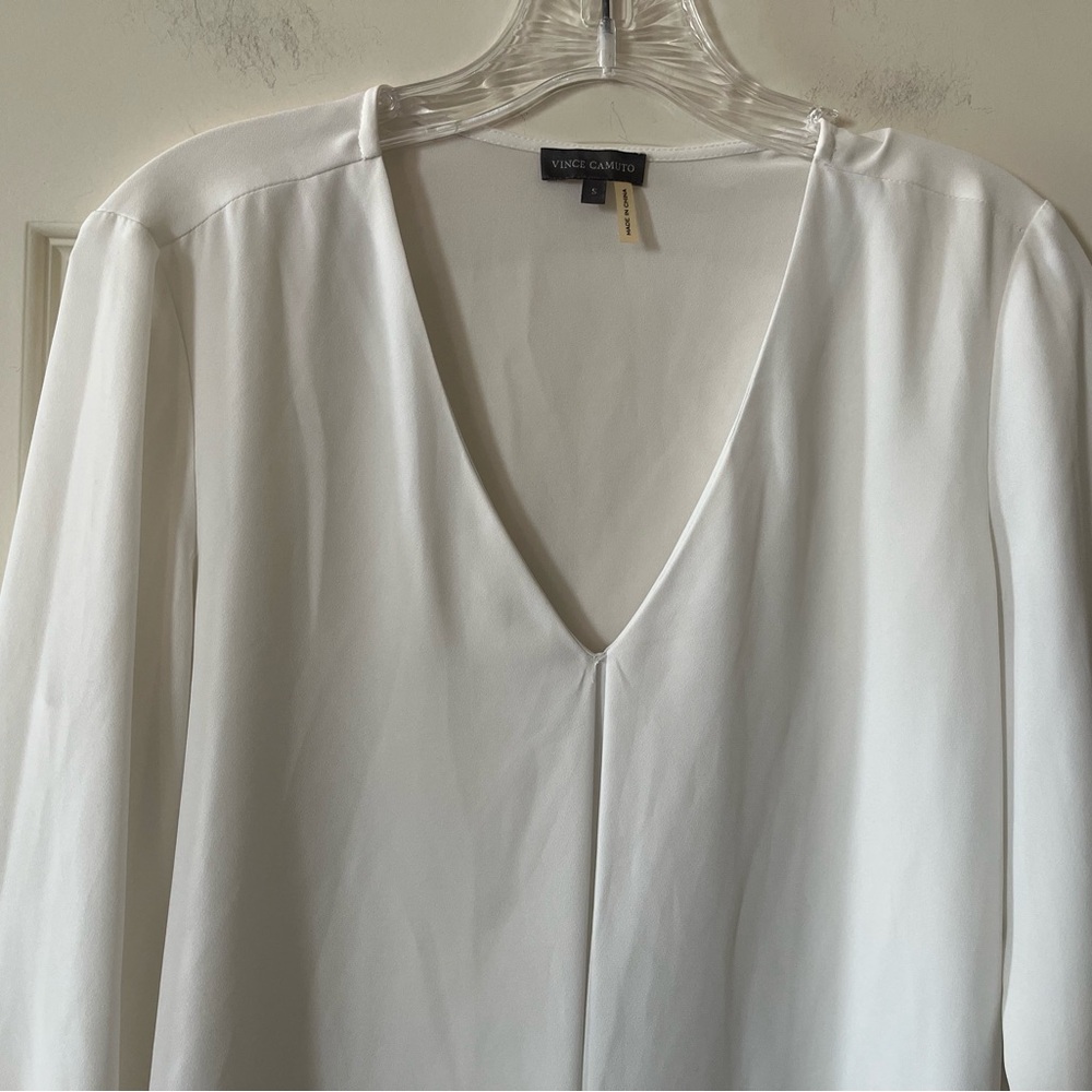 Vince Camuto Elegant White V-Neck Flowy Blouse Women’s Size Small Oversized - Picture 10 of 14
